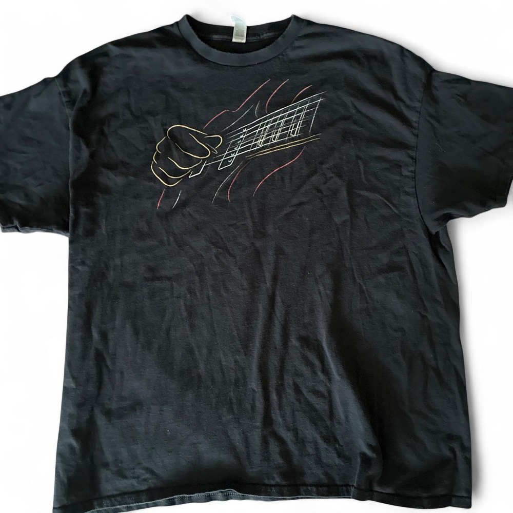 Preowned Black t-shirt with white and red guitar graphic. Men's XL
